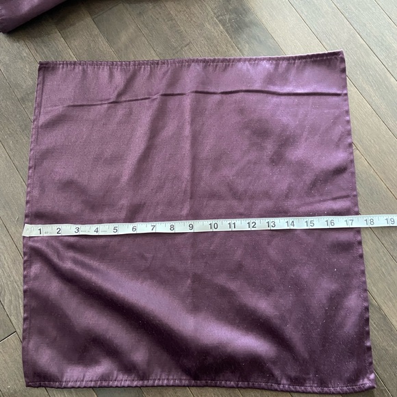 8 Purple Cloth Table Napkins - Picture 4 of 5